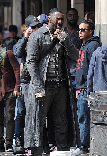 Idris Elba (Roland Deschain) sur le tournage de la Tour Sombre