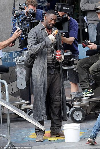 Roland Deschain (Idris Elba) sur le tournage de La Tour Sombre